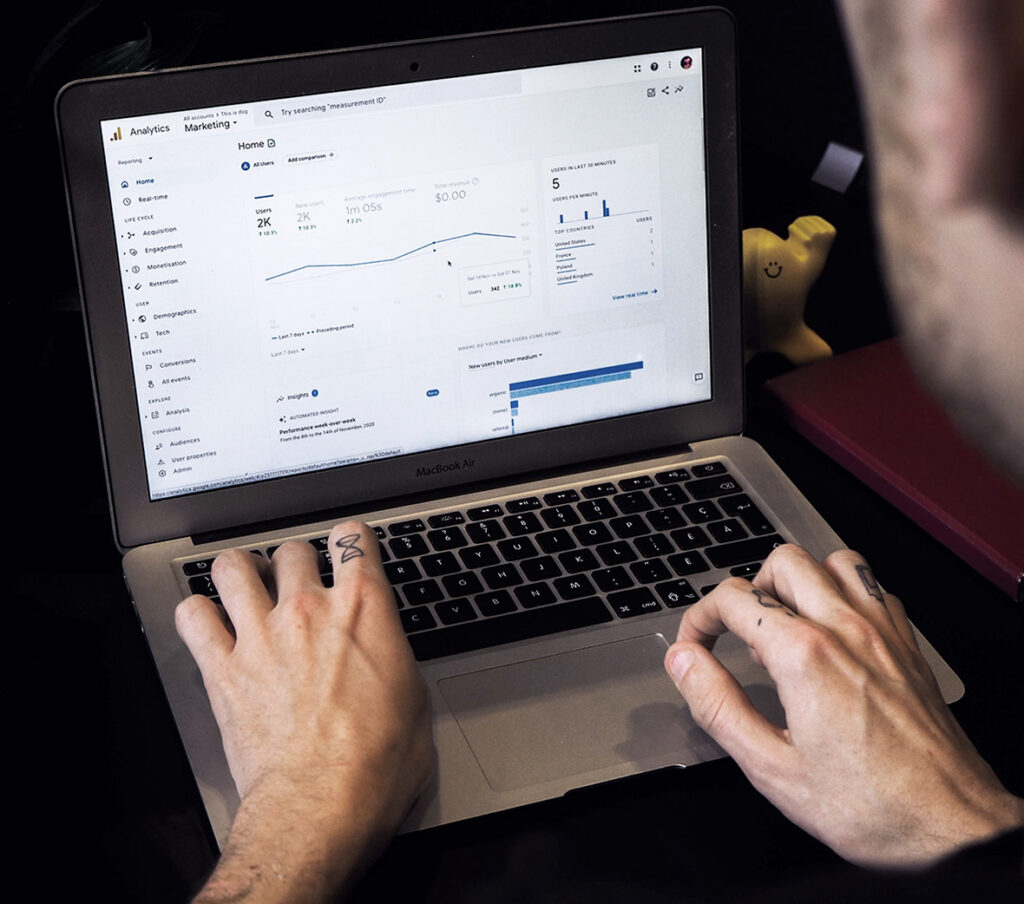 SEO expert is working on SEo Reports